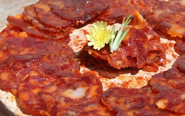 Compromiso con el origen y con la calidad en la elaboración de cada chorizo ibérico