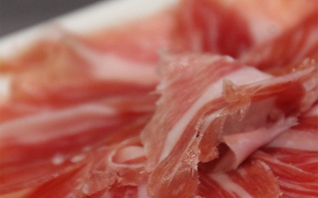 Gama de jamón ibérico loncheado: raza y alimentación