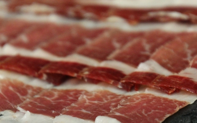 Gama de jamón ibérico loncheado: raza y alimentación