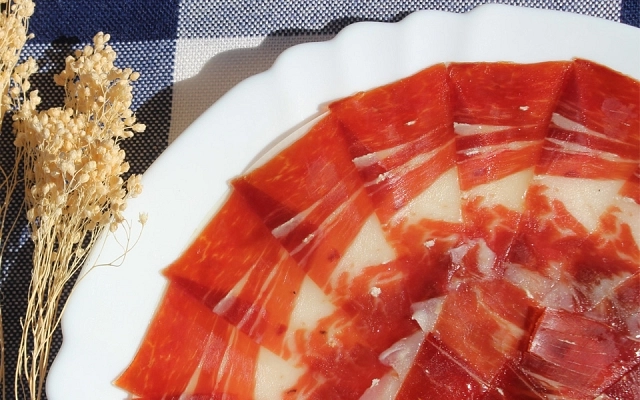 Gama de jamón ibérico loncheado: raza y alimentación